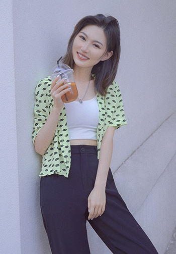 阿悠悠个人图片